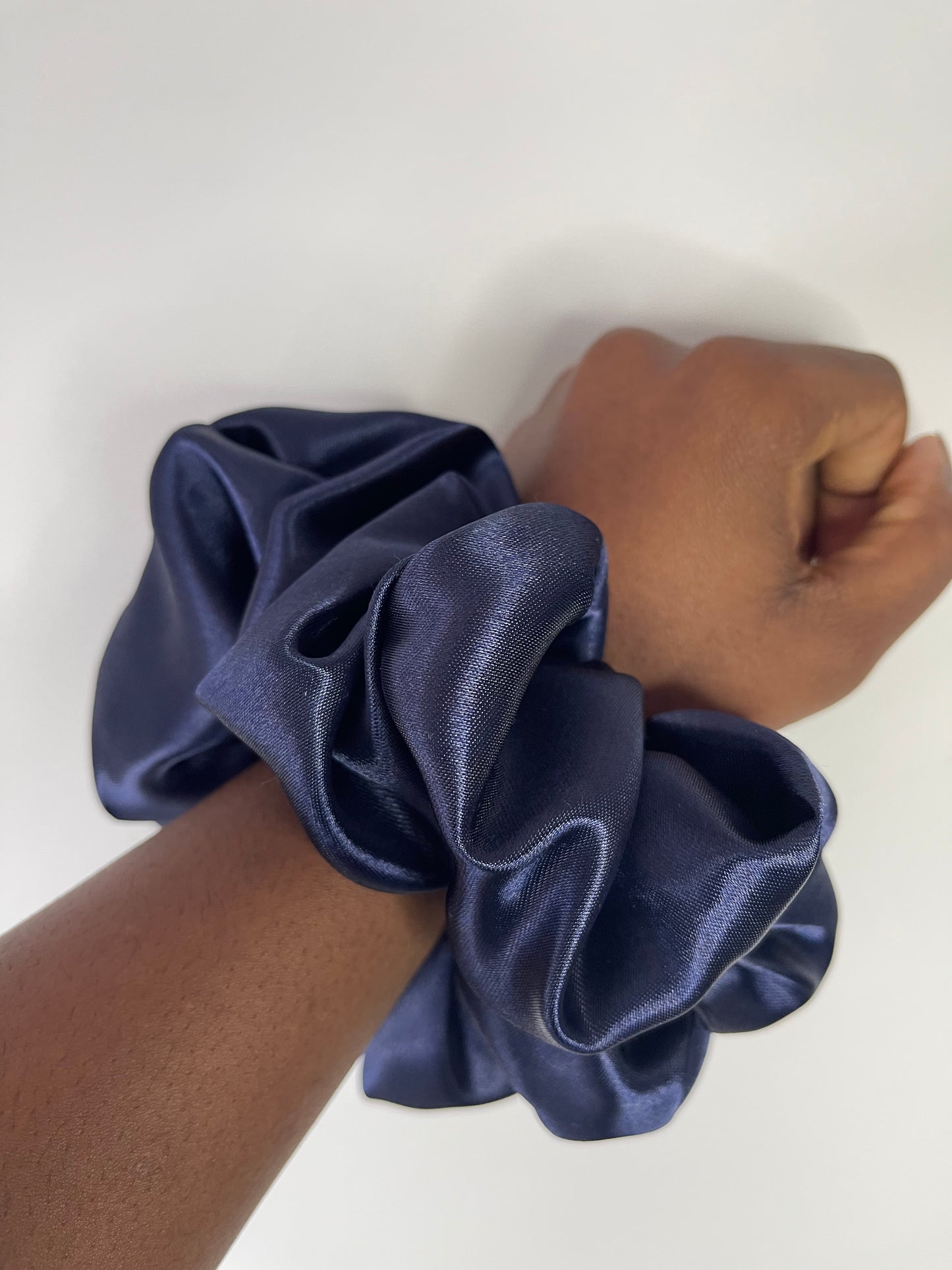 Chouchou en satin "THE BLUE" Taille XL